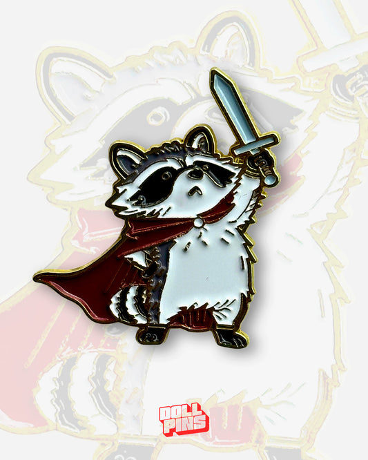 MAPACHE CABALLERO CON ESPADA Y CAPA ROJA